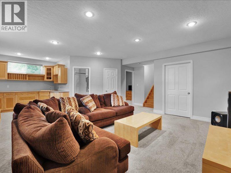 147 Cove Place — photo 32