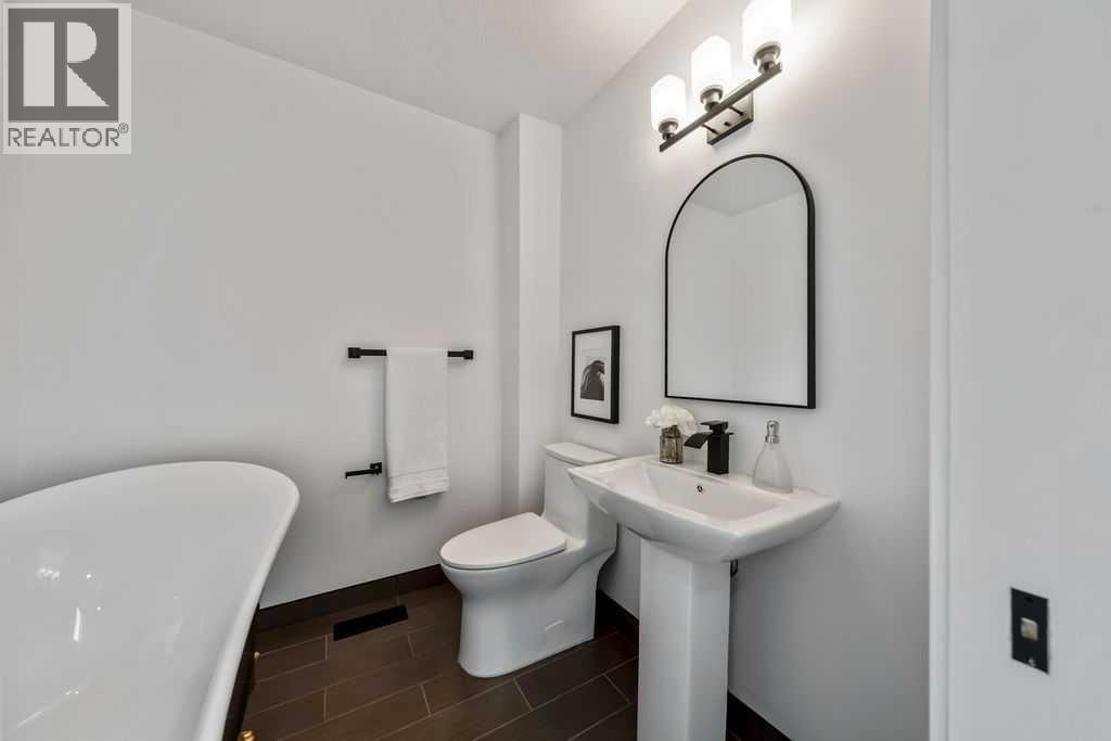 45 25 Avenue SW — photo 23