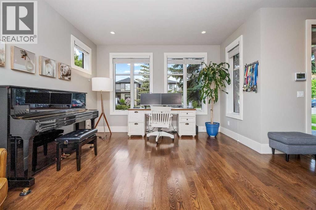 5024 21 Street SW — photo 4