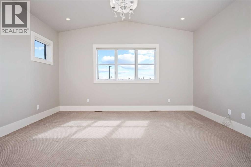 5024 21 Street SW — photo 19