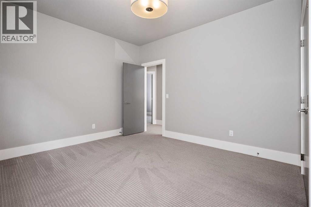 5024 21 Street SW — photo 29