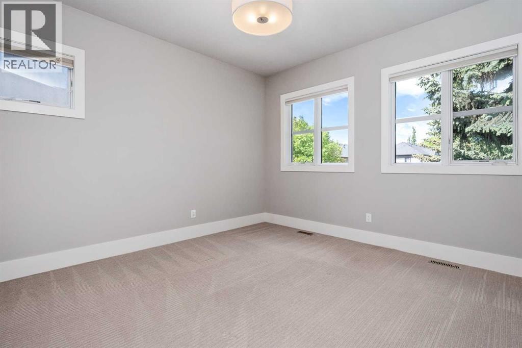 5024 21 Street SW — photo 30