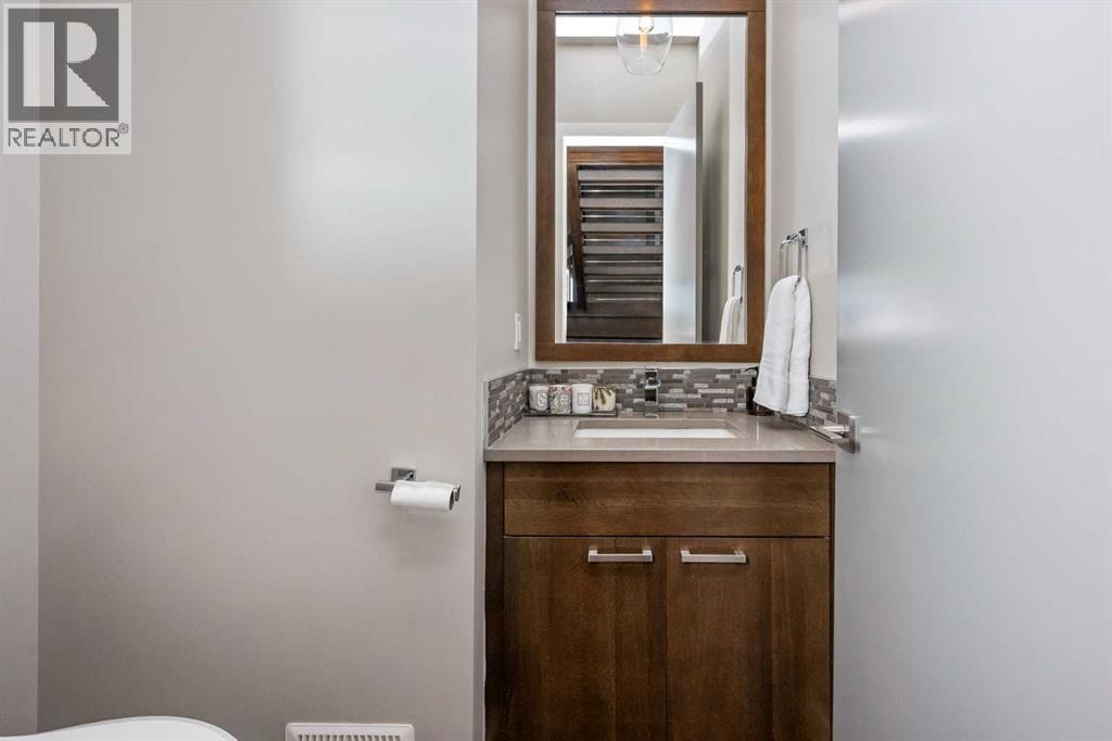 5024 21 Street SW — photo 37