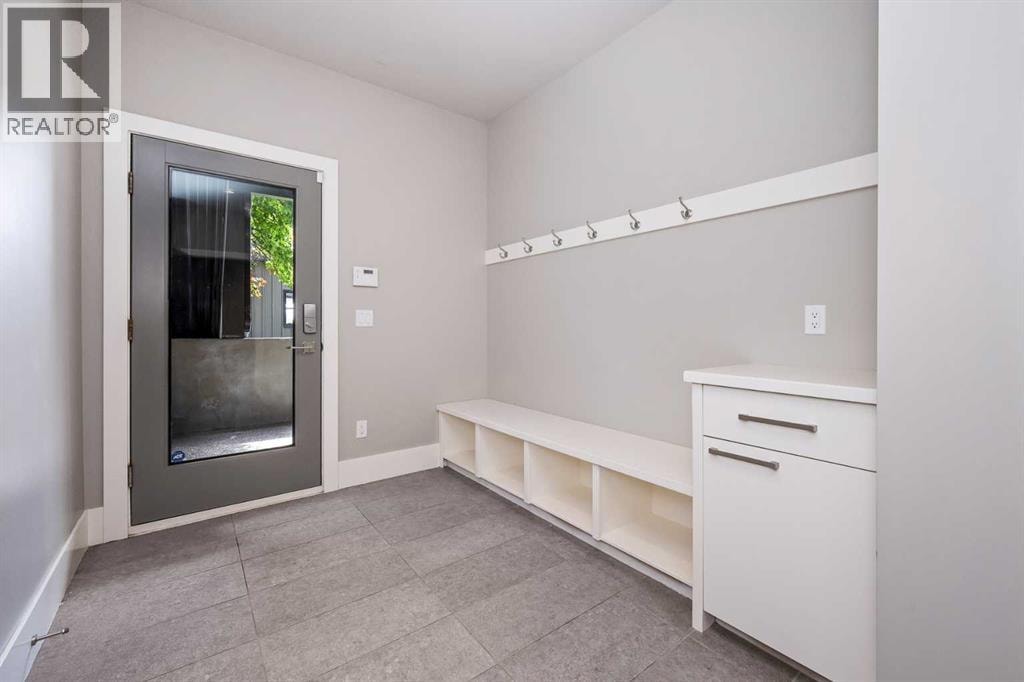 5024 21 Street SW — photo 45
