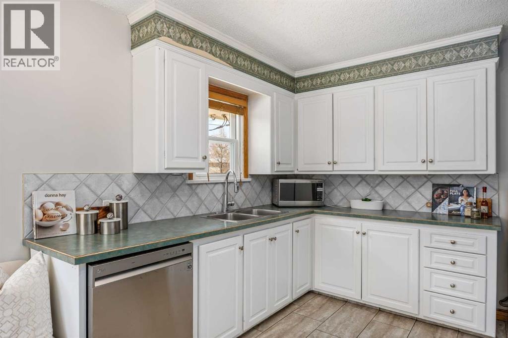 3003 25 Street SW — photo 15