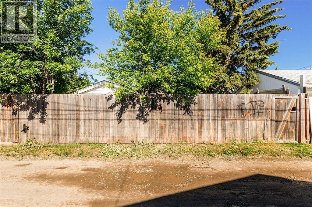 1831 43 Street SE — photo 10