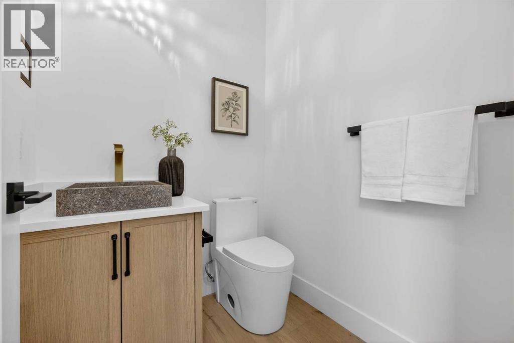 1011 18 Avenue NW — photo 16