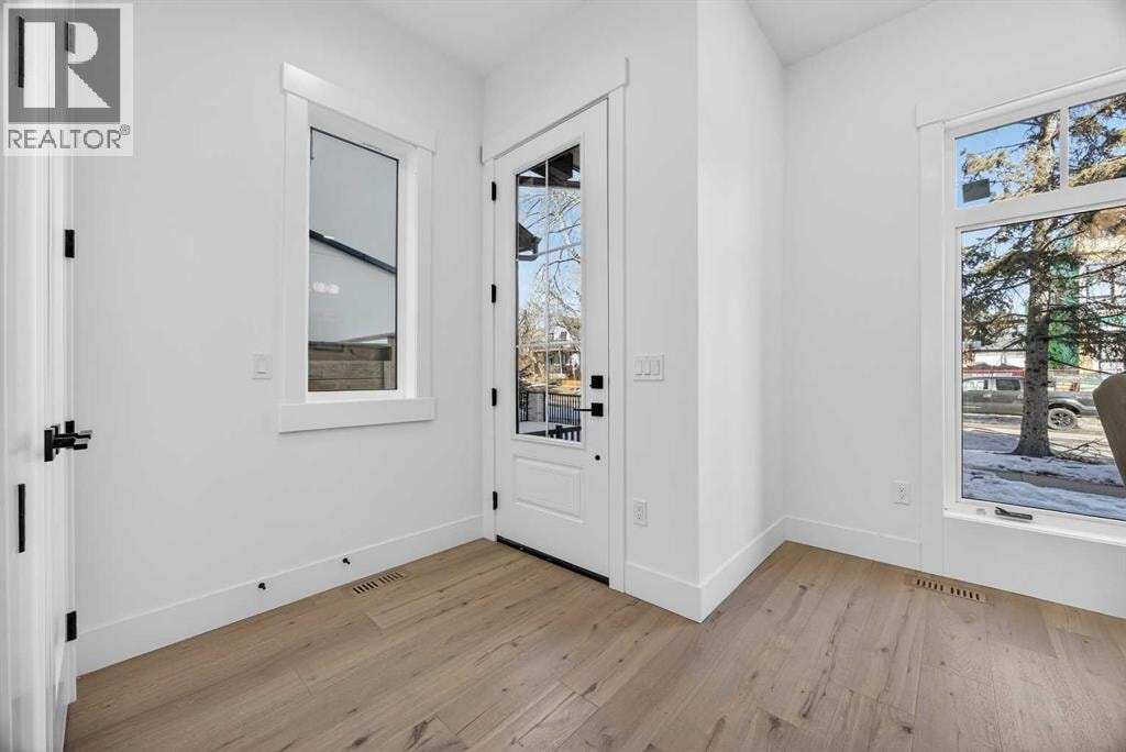1011 18 Avenue NW — photo 3