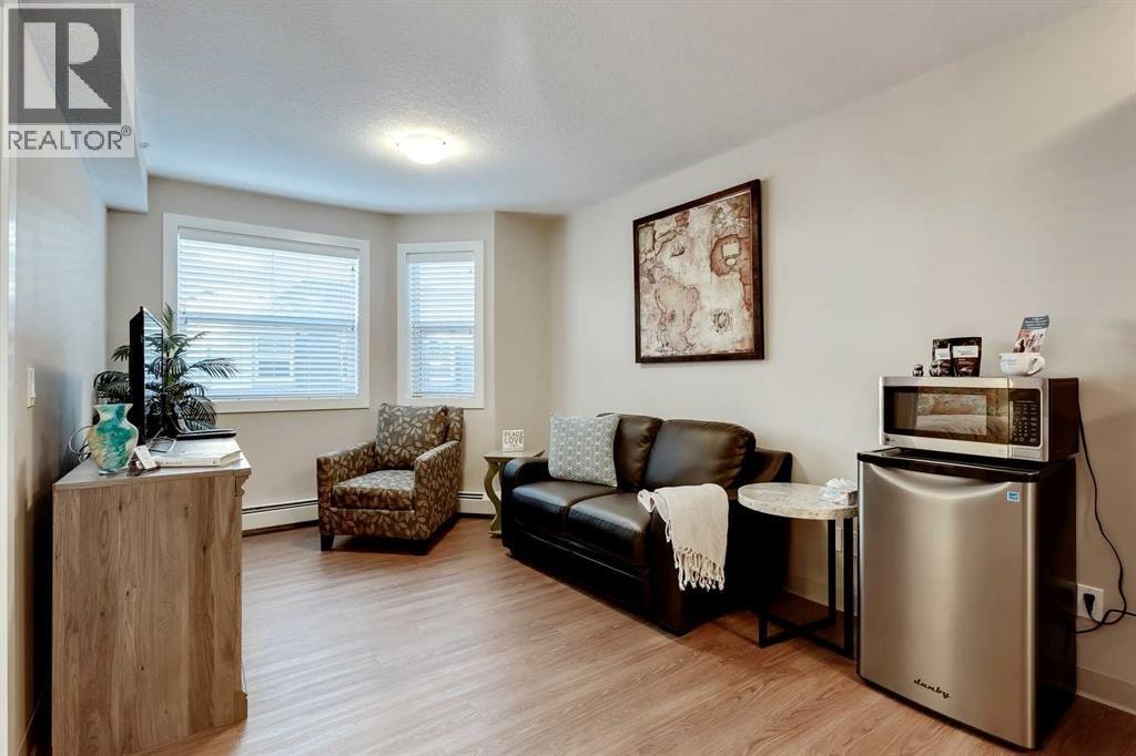 404, 2635 Eversyde Avenue SW — photo 4