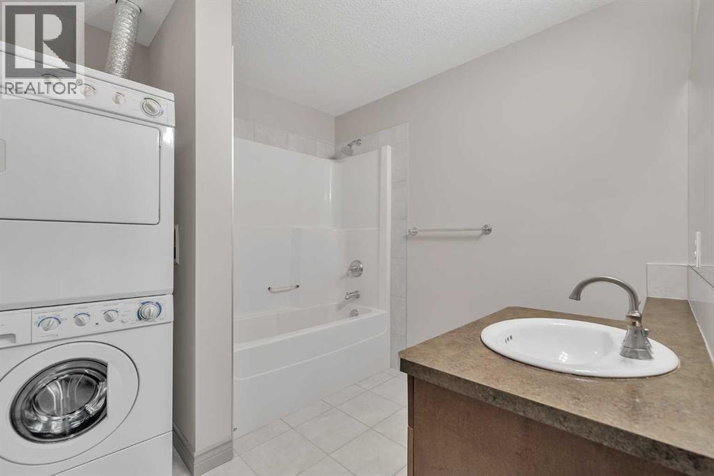412, 70 Royal Oak Plaza NW — photo 23
