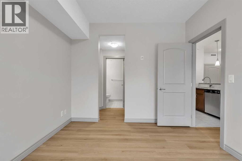 412, 70 Royal Oak Plaza NW — photo 17