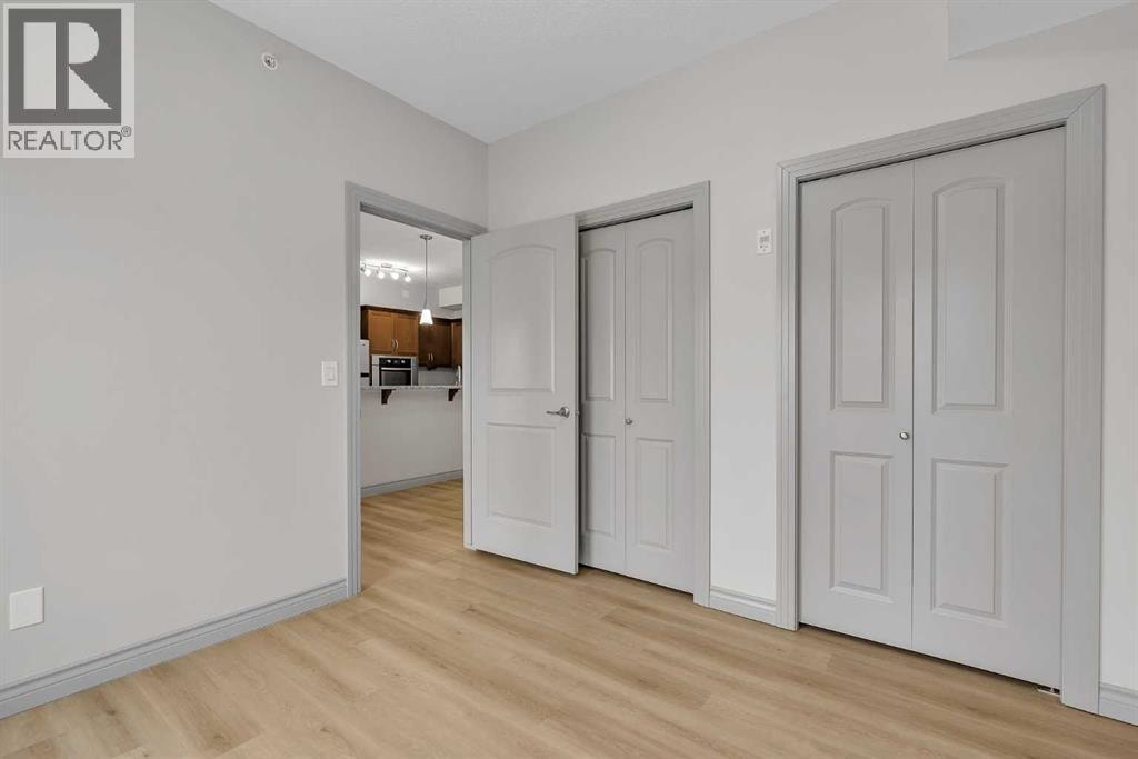 412, 70 Royal Oak Plaza NW — photo 21