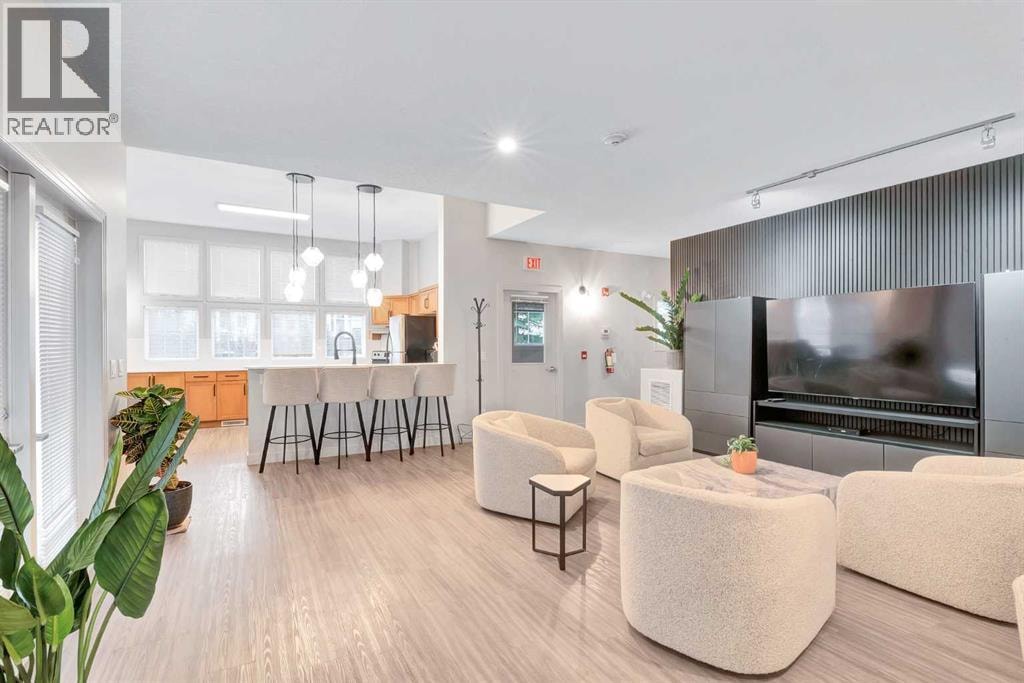 412, 70 Royal Oak Plaza NW — photo 31