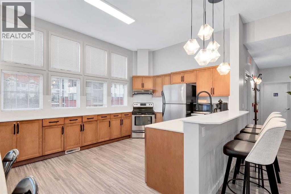 412, 70 Royal Oak Plaza NW — photo 32