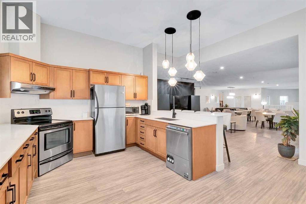 412, 70 Royal Oak Plaza NW — photo 33