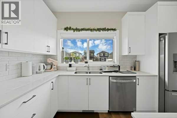 241 Midgrove Mews SW — photo 3