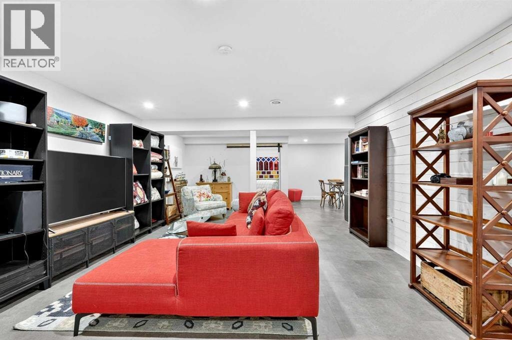 832, 860 Midridge Drive SE — photo 35