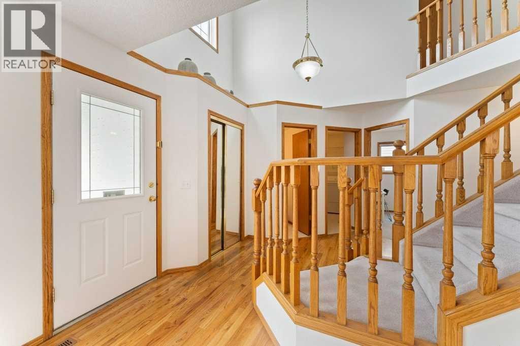 62 Edgebrook Heights NW — photo 2