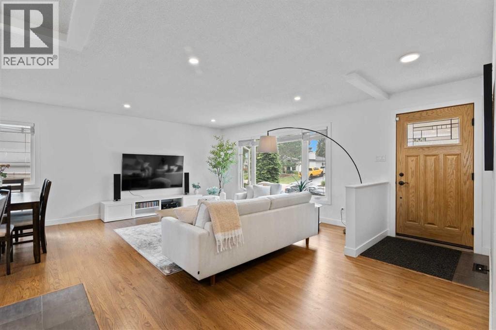 20 Mapleburn Drive SE — photo 3