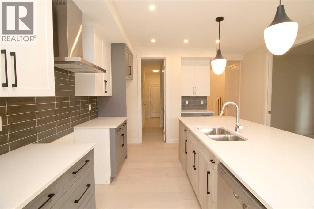 111 Sundown Crescent — photo 4