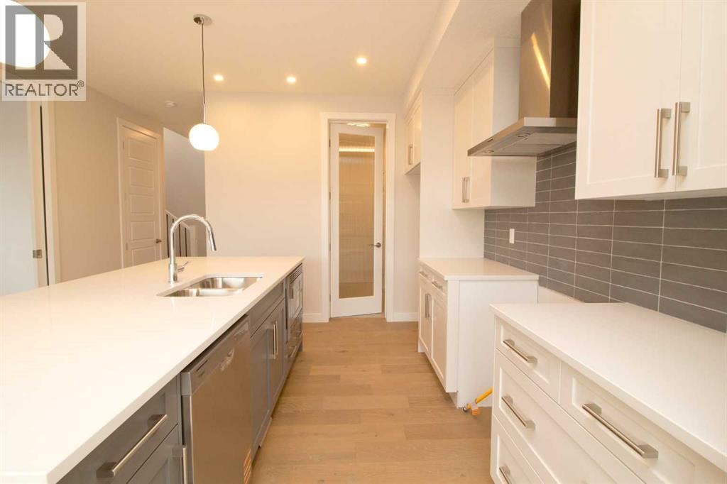 155 Sundown Crescent — photo 6