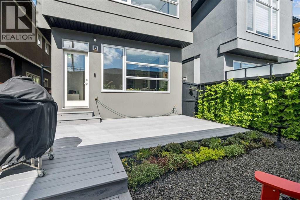 2026 32 Street SW — photo 30