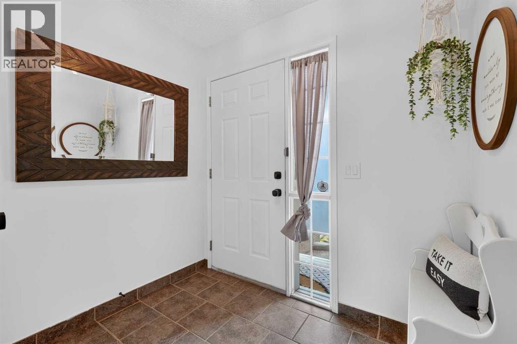 37 Beddington Gardens NE — photo 3