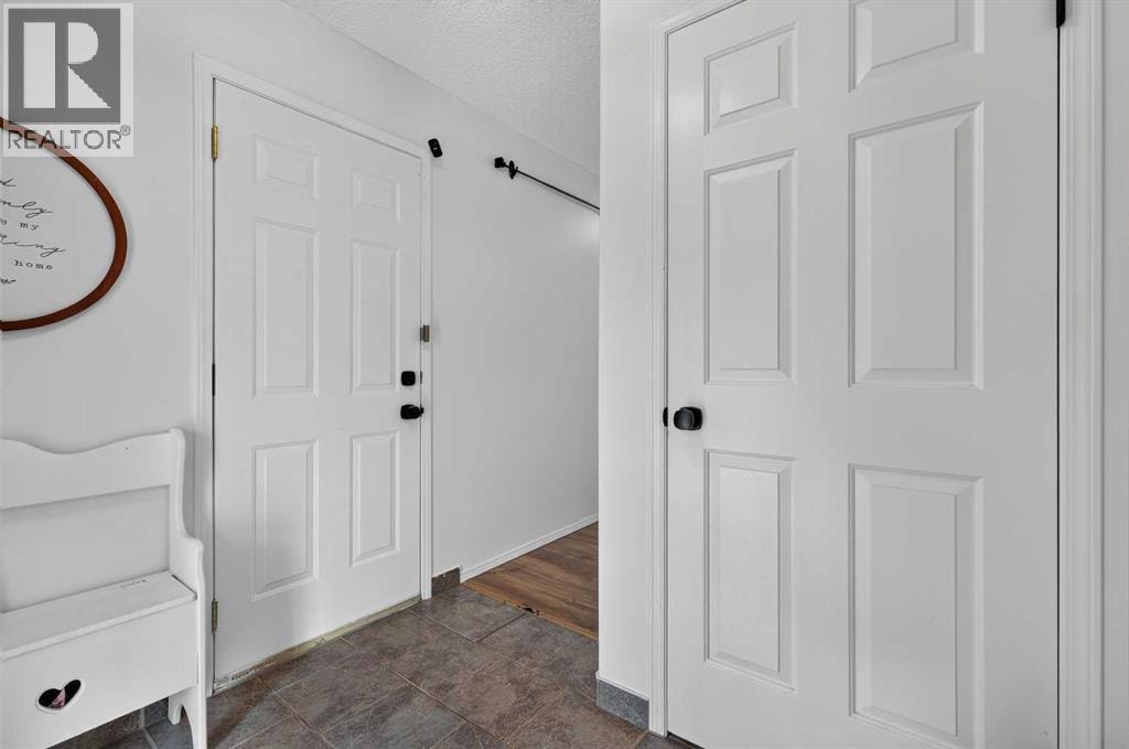 37 Beddington Gardens NE — photo 4