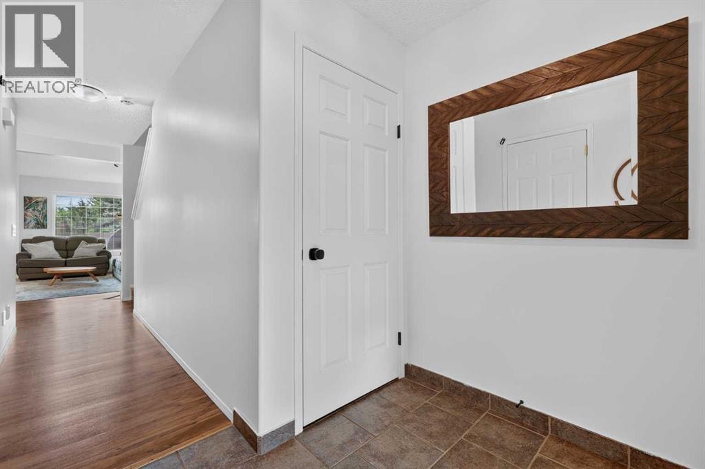 37 Beddington Gardens NE — photo 5