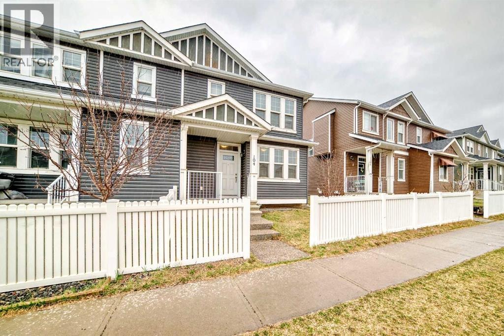 104 Redstone Avenue NE