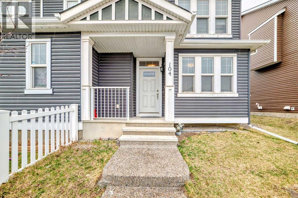 104 Redstone Avenue NE — photo 3