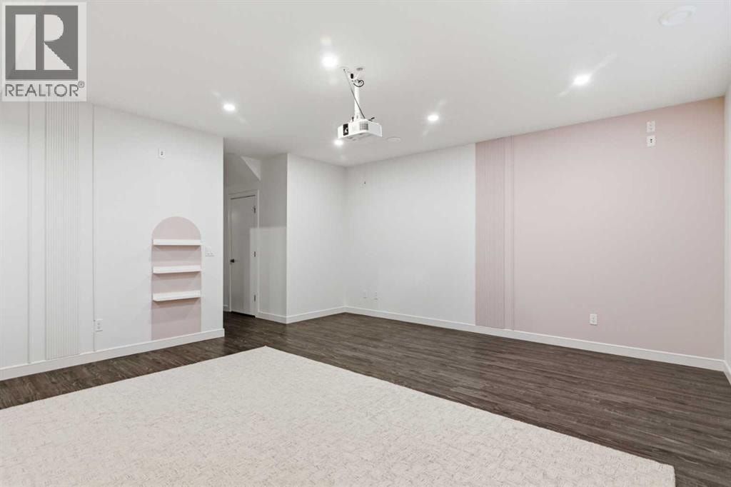 2052 46 Avenue SW — photo 36