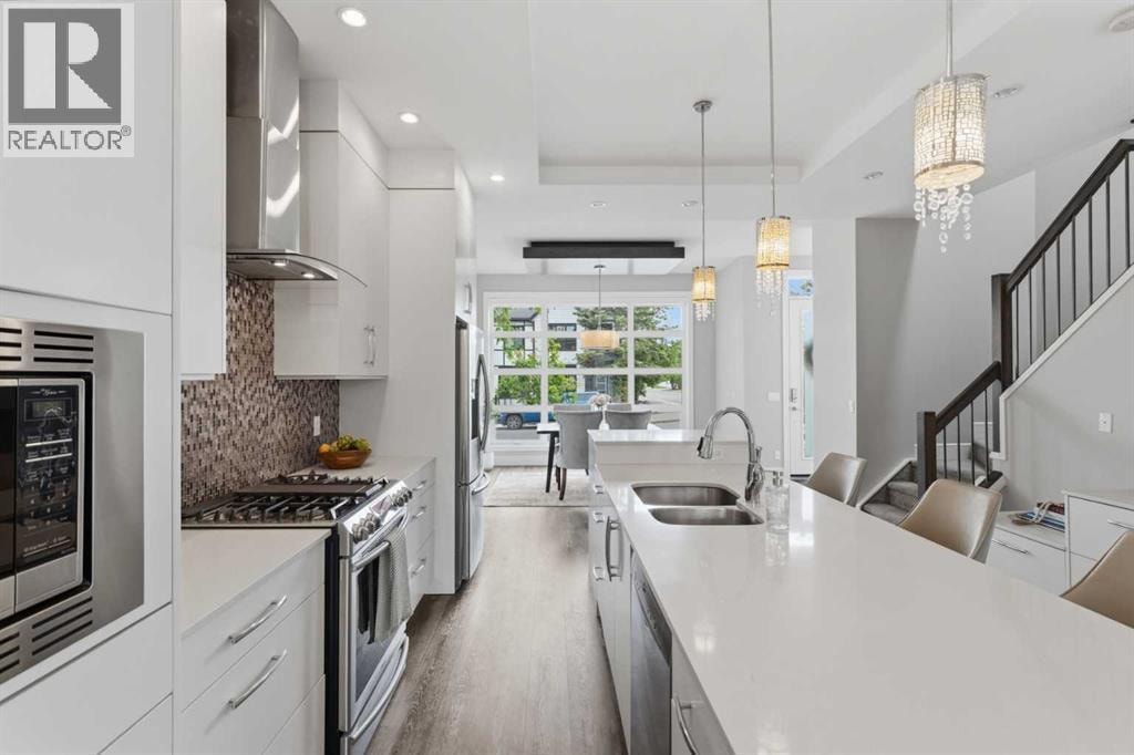 2052 46 Avenue SW — photo 10