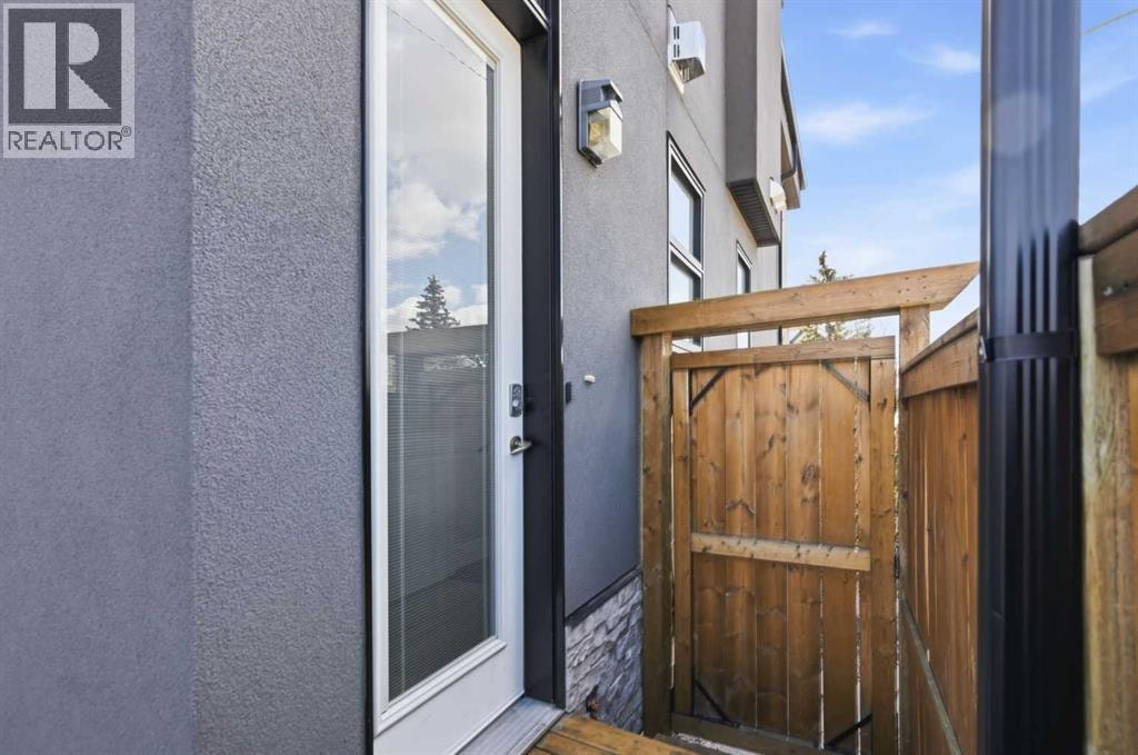 2052 46 Avenue SW — photo 38