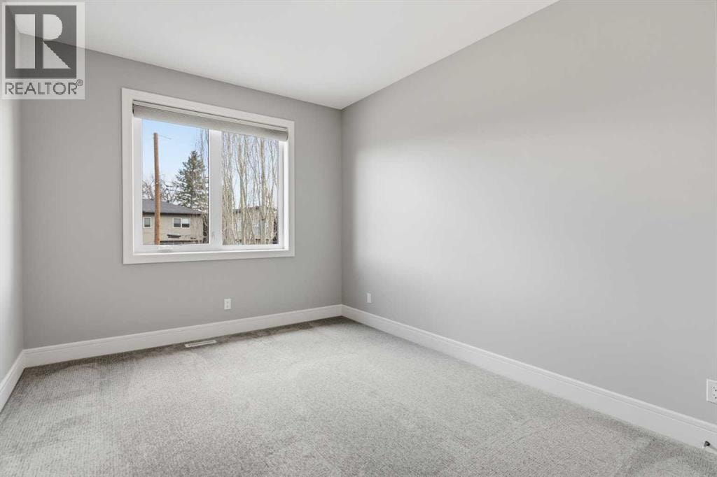 2052 46 Avenue SW — photo 21