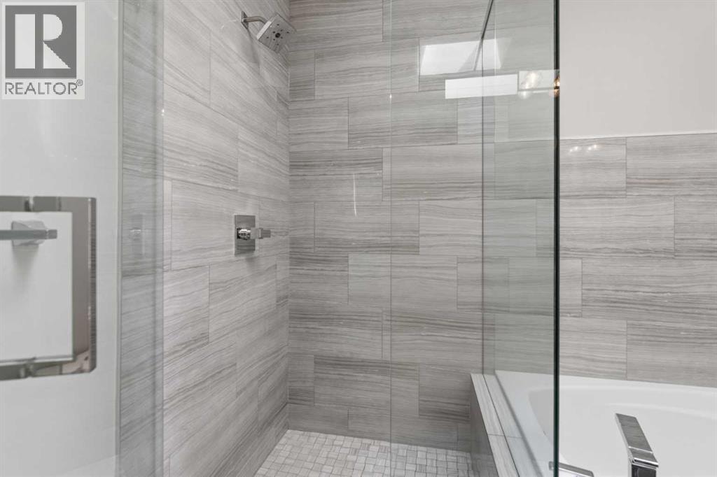 2052 46 Avenue SW — photo 27