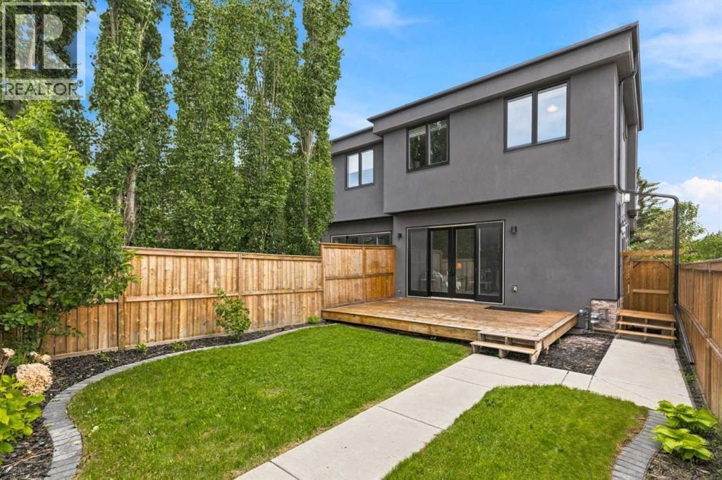 2052 46 Avenue SW — photo 41