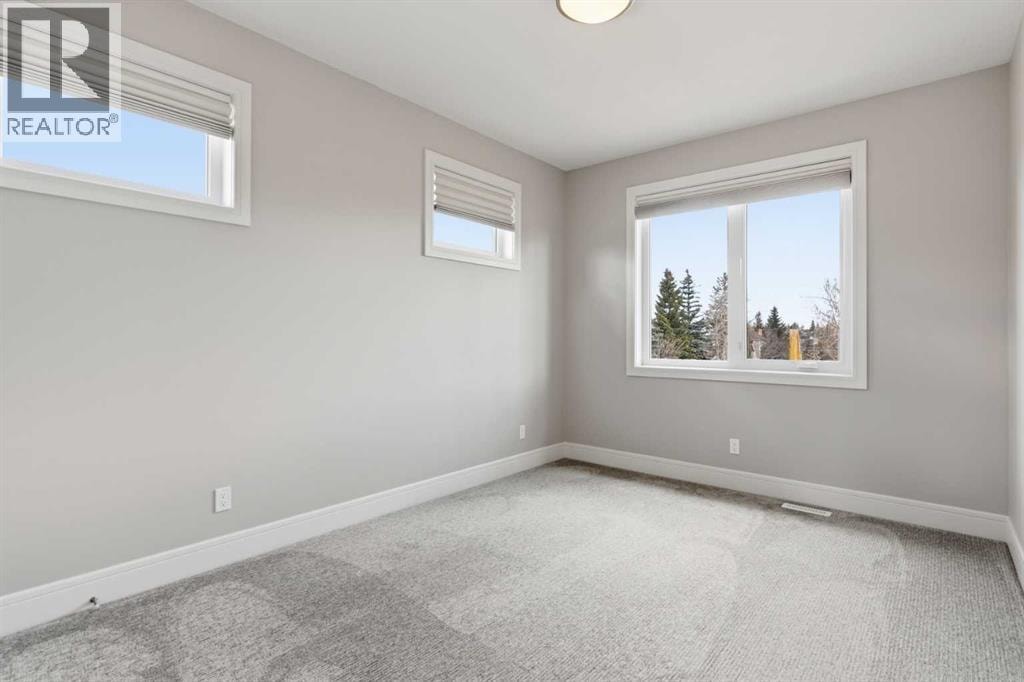 2052 46 Avenue SW — photo 20