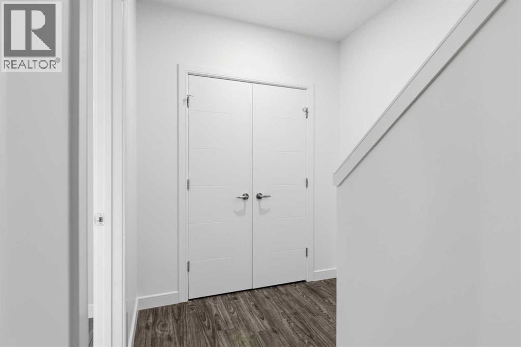 2052 46 Avenue SW — photo 31