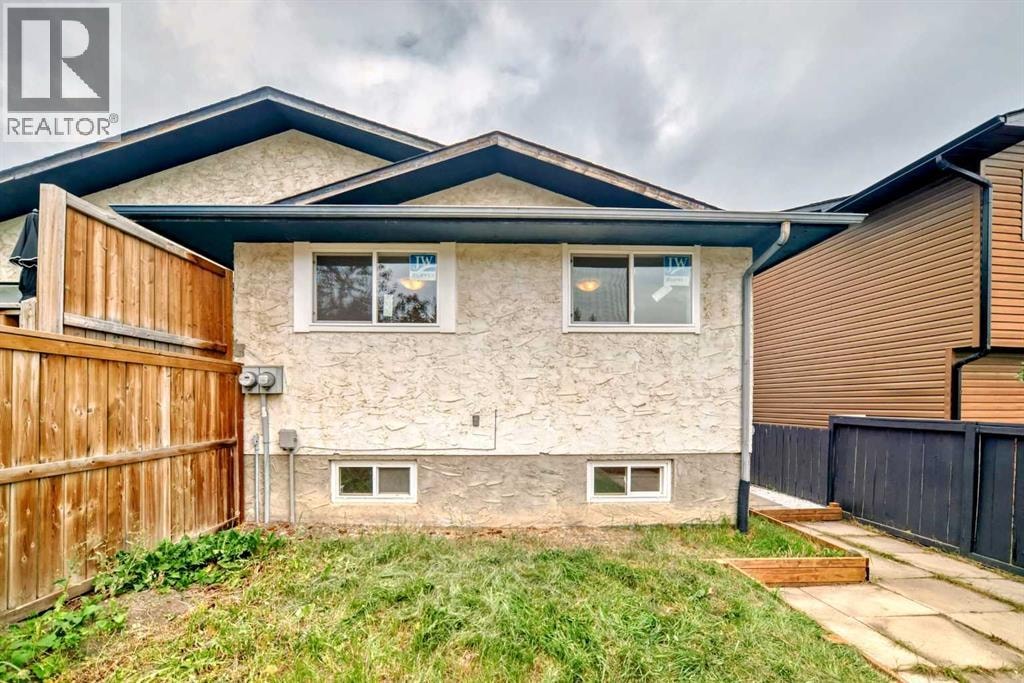 81 Bearberry Close NW — photo 36