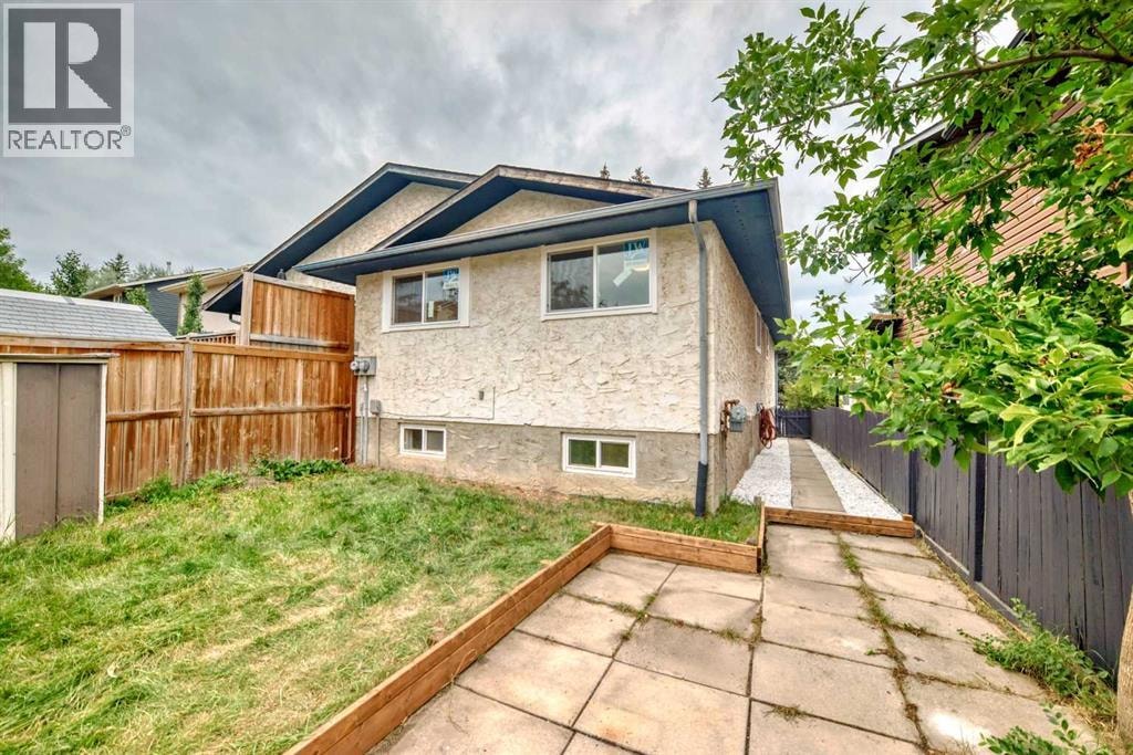 81 Bearberry Close NW — photo 38