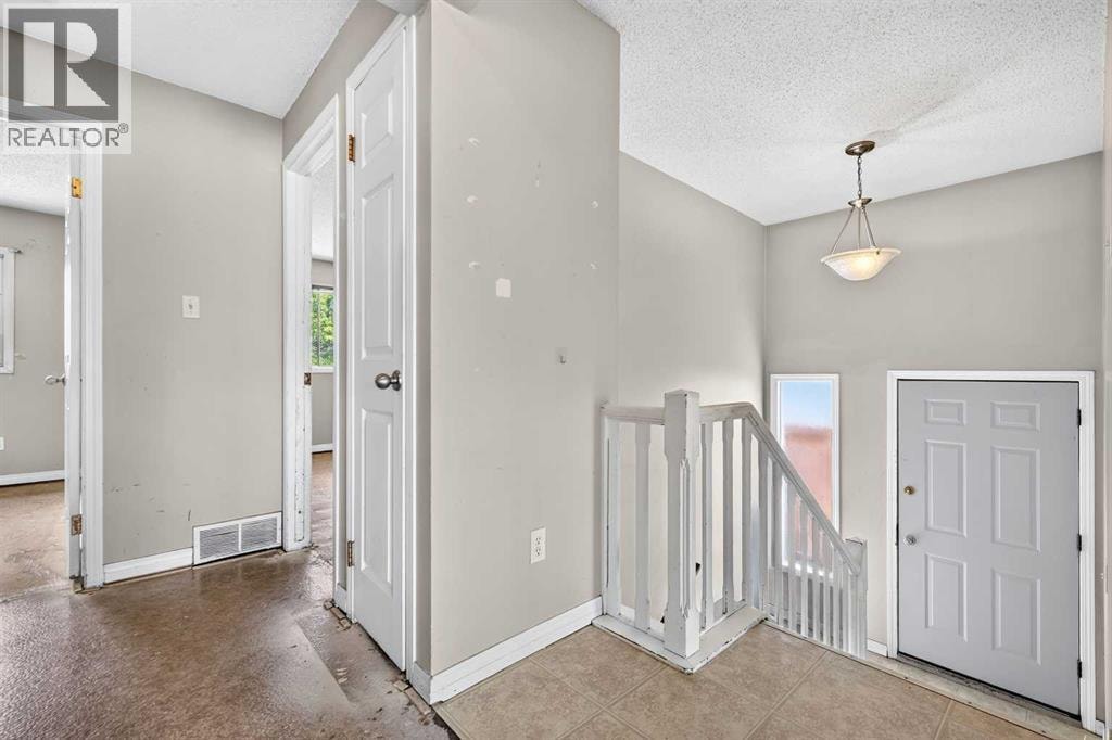 42 Huntford Close NE — photo 4