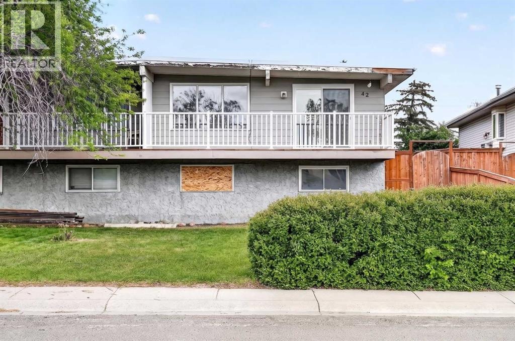 42 Huntford Close NE — photo 2