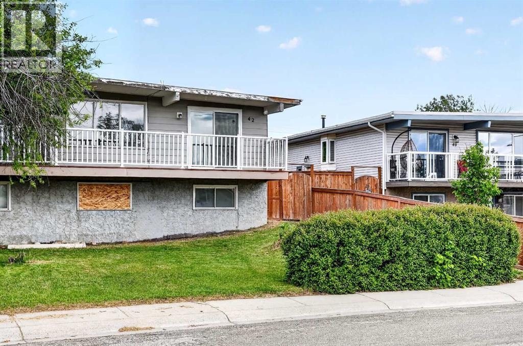 42 Huntford Close NE — photo 3