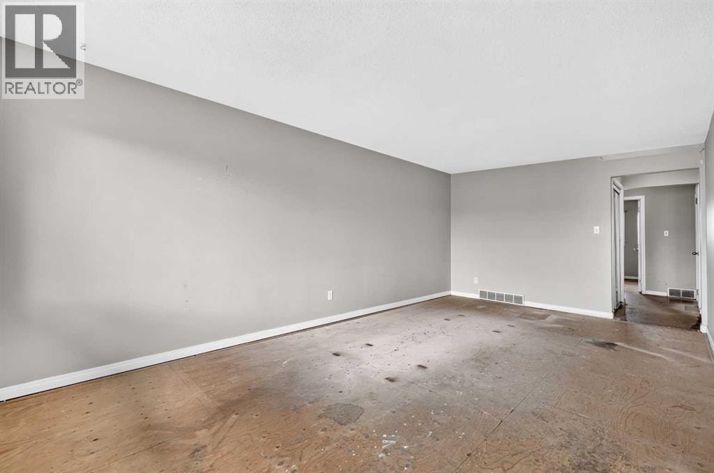 42 Huntford Close NE — photo 8