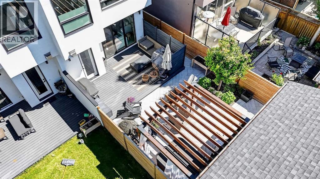 2017 42 Avenue SW — photo 36
