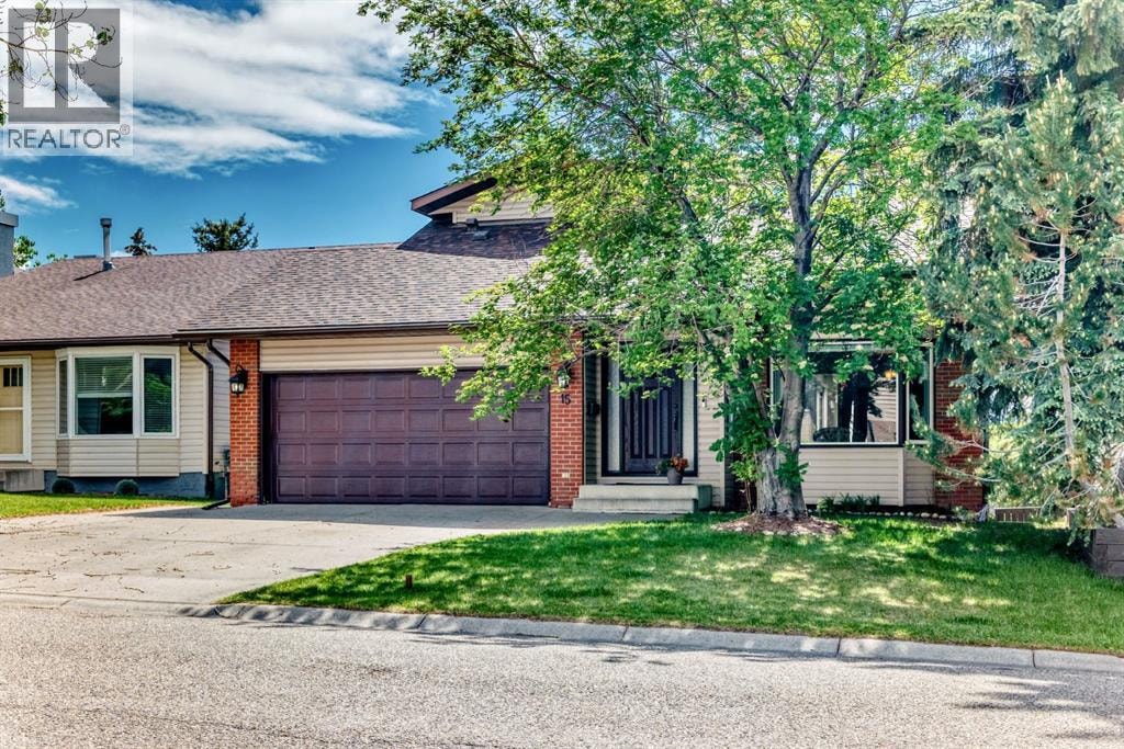 15 Hawkcliff Way NW — photo 2