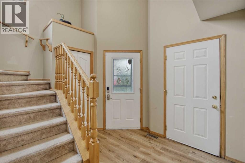 88 Willowbrook Crescent NW — photo 2