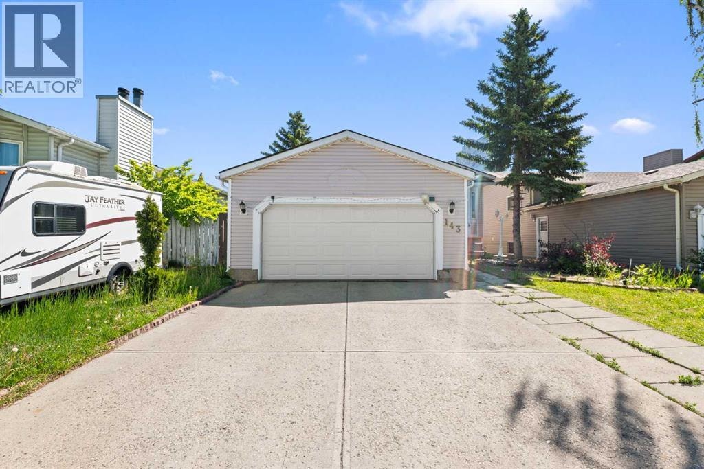 143 Castlebrook Rise NE — photo 2