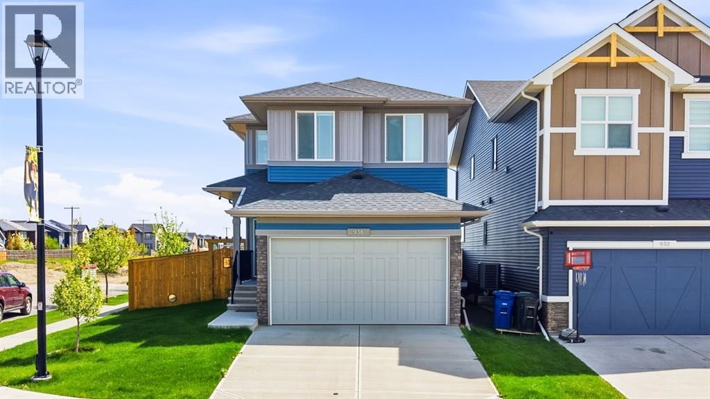 936 Langholm Drive SE — photo 2